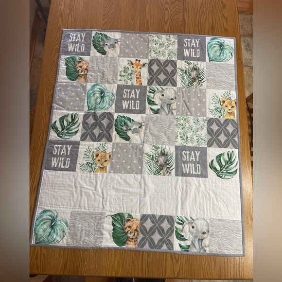 New Baby Patchwork Wild Animals Handmade Quilt 41x35 - Picture 1 of 6